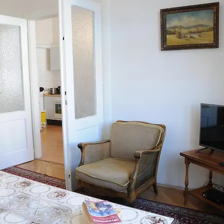 Large Apartment Sleeps Up To 10 M4A Prague Exterior photo