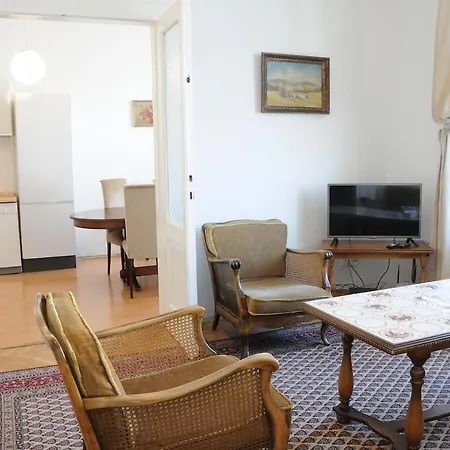 Large Apartment Sleeps Up To 10 M4A Prague Exterior photo