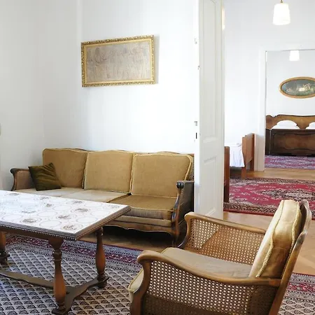 Large Apartment Sleeps Up To 10 M4A Prague Exterior photo