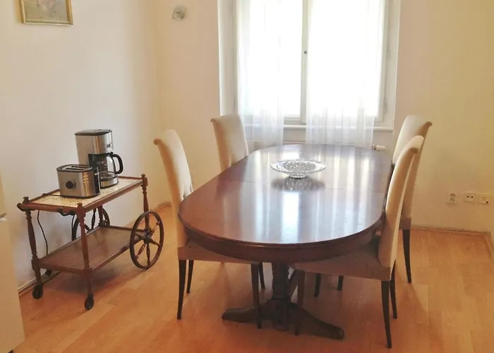 Large Apartment Sleeps Up To 10 M4A